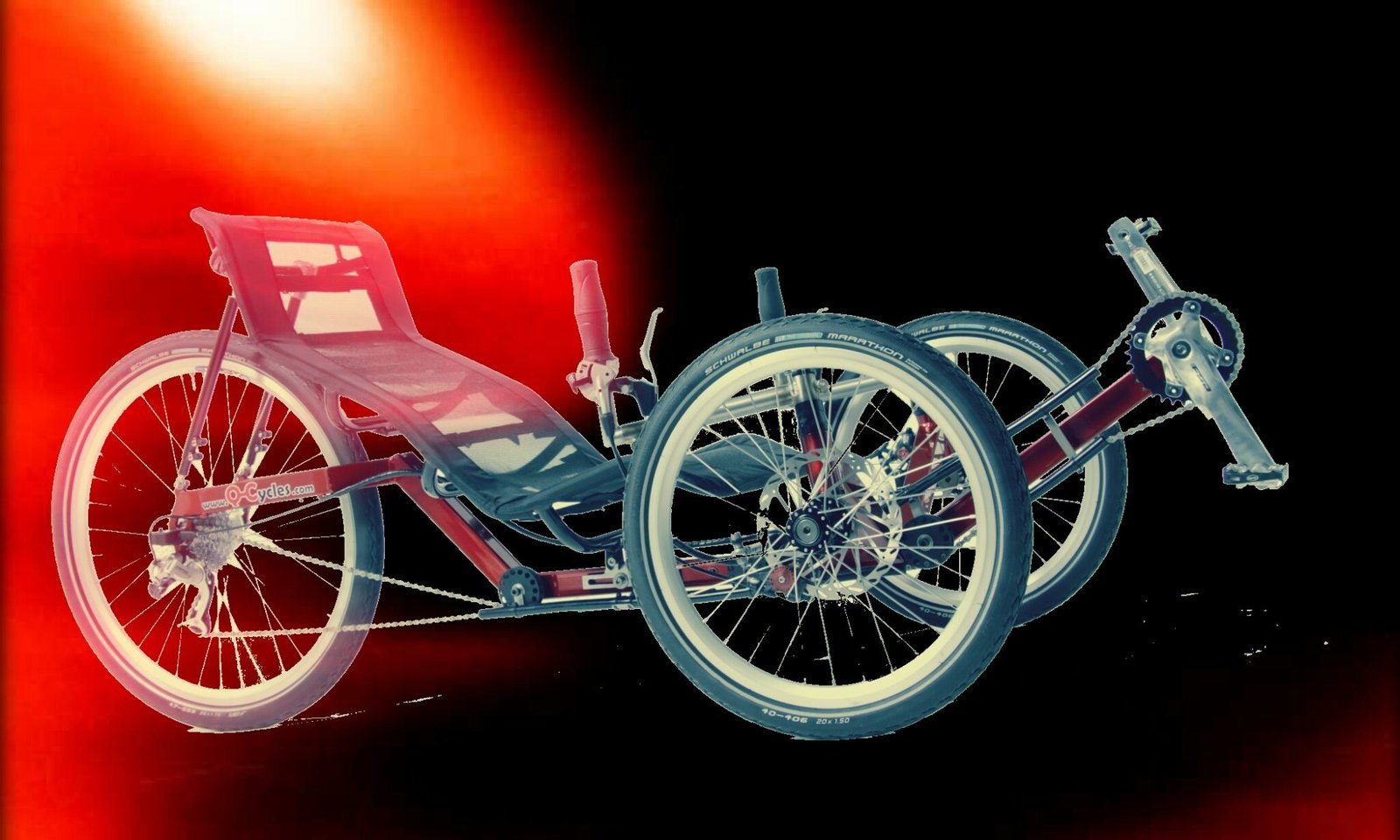 Q-Cycles-Trike als farbige Lichtkomposition